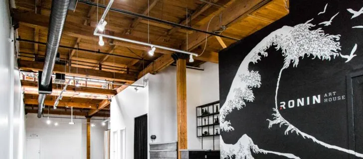 This beautiful industrial arts space rents for $140 an hour with a 6 hour minimum on Peerspace. How amazing would it be to have your wedding in a gallery?!