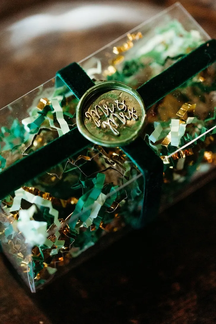 custom DIY Mr and Mrs box