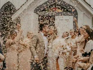 the confetti farm wedding confetti