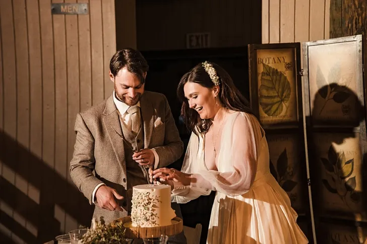 bride and groom cutting cake