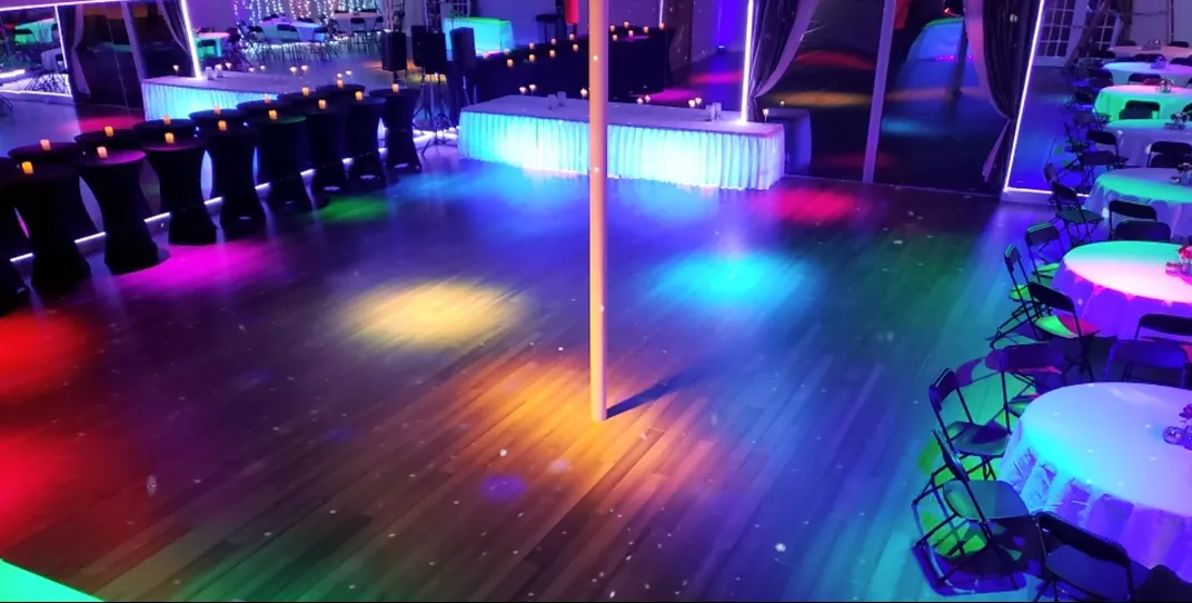 Found on Splacer, this amazing space is a dance studio by day and a reception hall by night. At only $250/hour, it includes room for 250 guests, a kitchen and bathroom, and parking. Talk about a score.