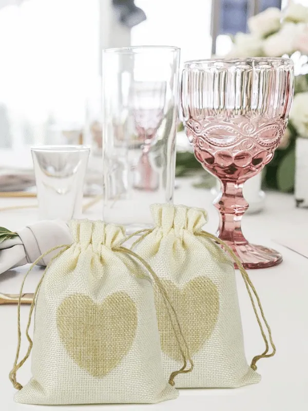 Creative, cute and affordable wedding favor packaging ideas and options from our favorite online resources. 