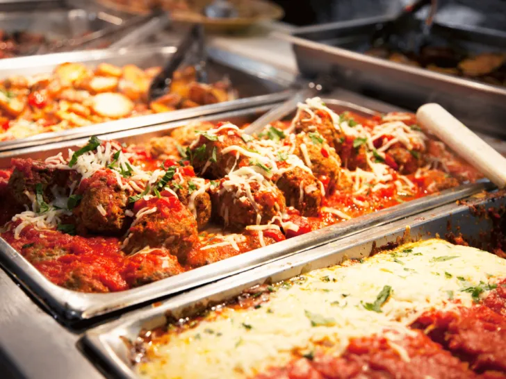 How to Save Money on Wedding Catering - Serve Pasta