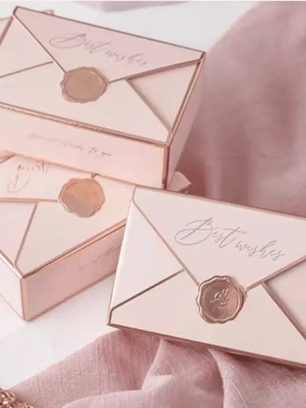 Creative, cute and affordable wedding favor packaging ideas and options from our favorite online resources. 