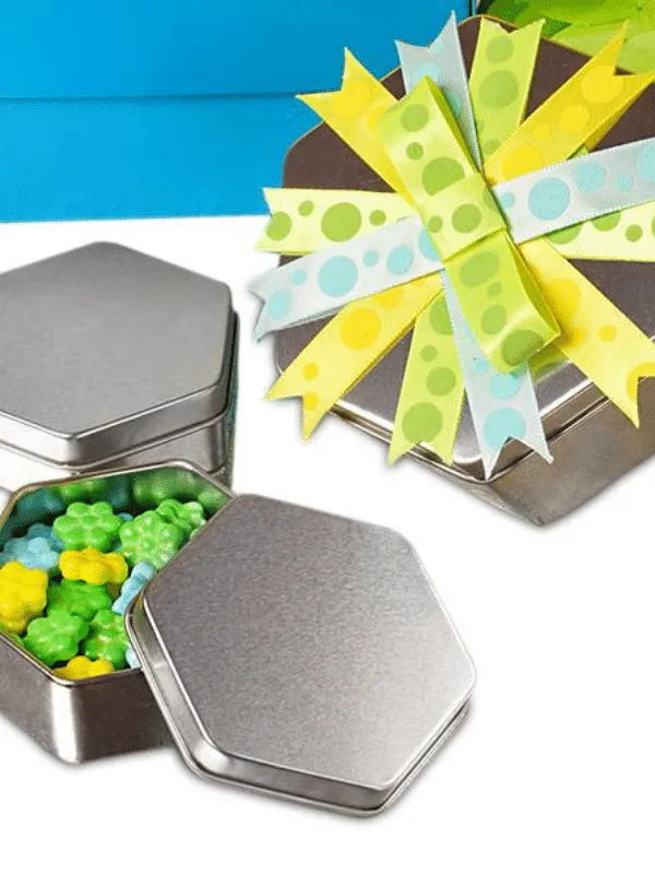 Creative, cute and affordable wedding favor packaging ideas and options from our favorite online resources. 