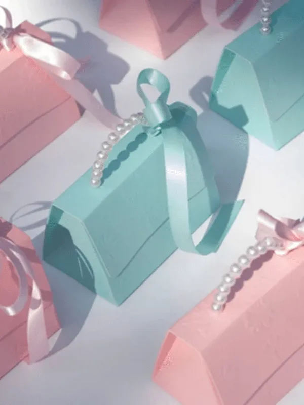 Creative, cute and affordable wedding favor packaging ideas and options from our favorite online resources. 