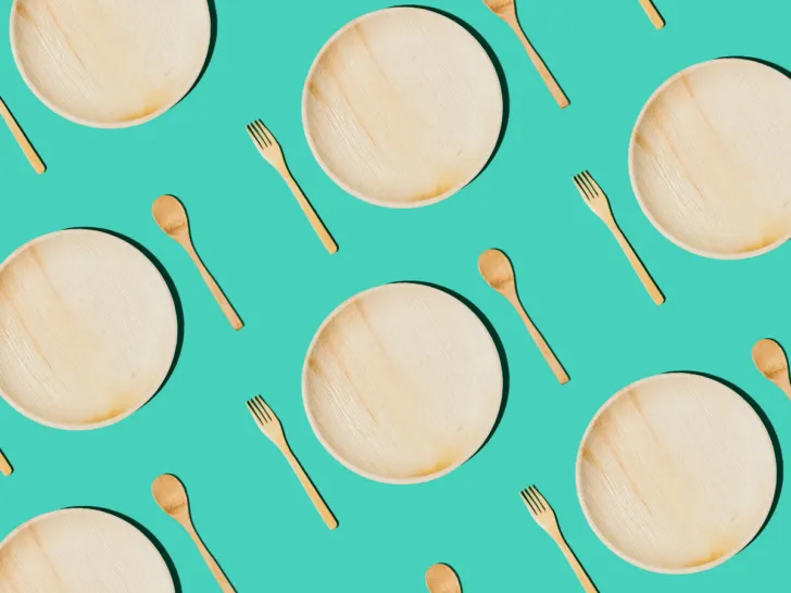 wooden cutlery and plates for your wedding