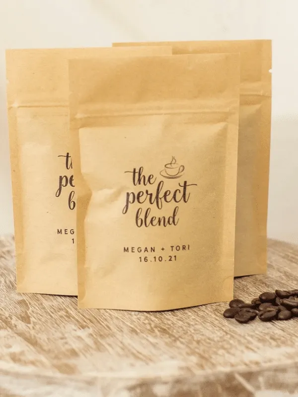 Creative, cute and affordable wedding favor packaging ideas and options from our favorite online resources. 