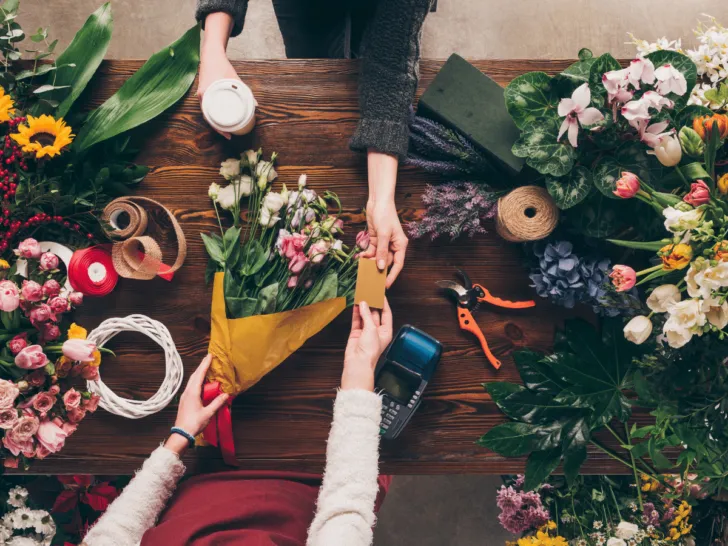 choosing wedding flowers